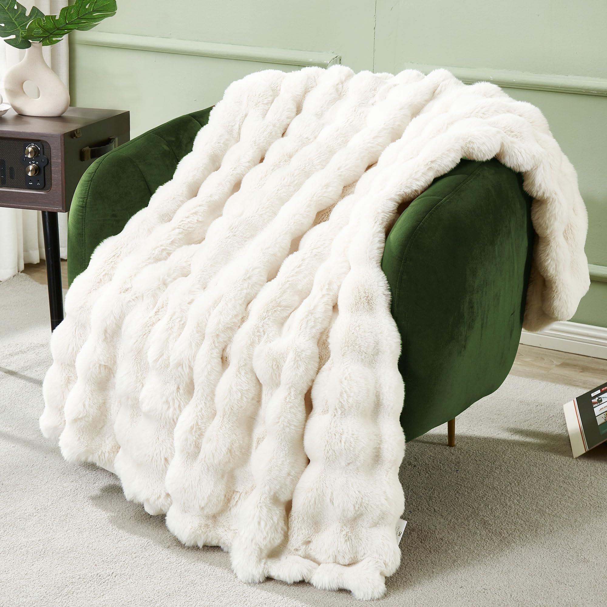 DREAMNINE blanket on a sofa to illustrate decorative warmth in a living room