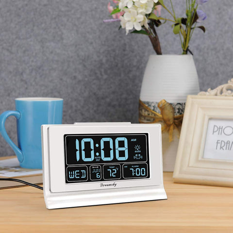 DreamSky Alarm Clock auto-set time ensures accuracy after plug-in