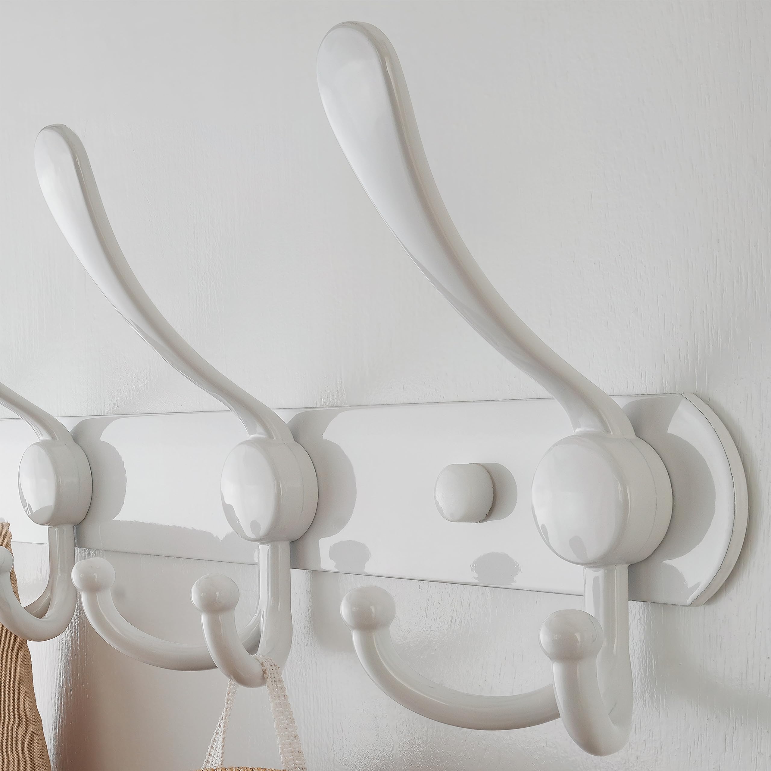 Dseap anti-tear design protects hangings from tearing or slipping
