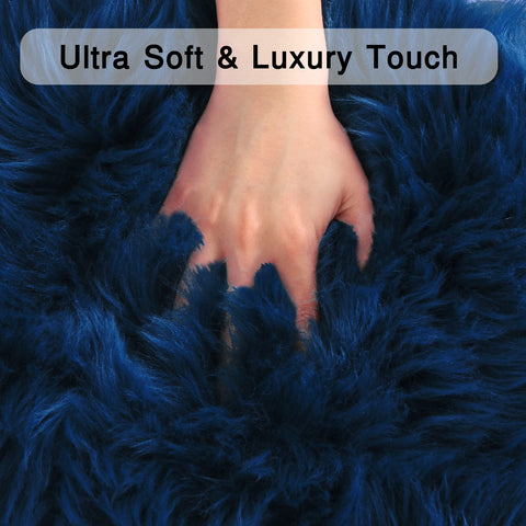 duduta Navy Blue Runner Rug beside bed creates a soft, inviting bedside zone.