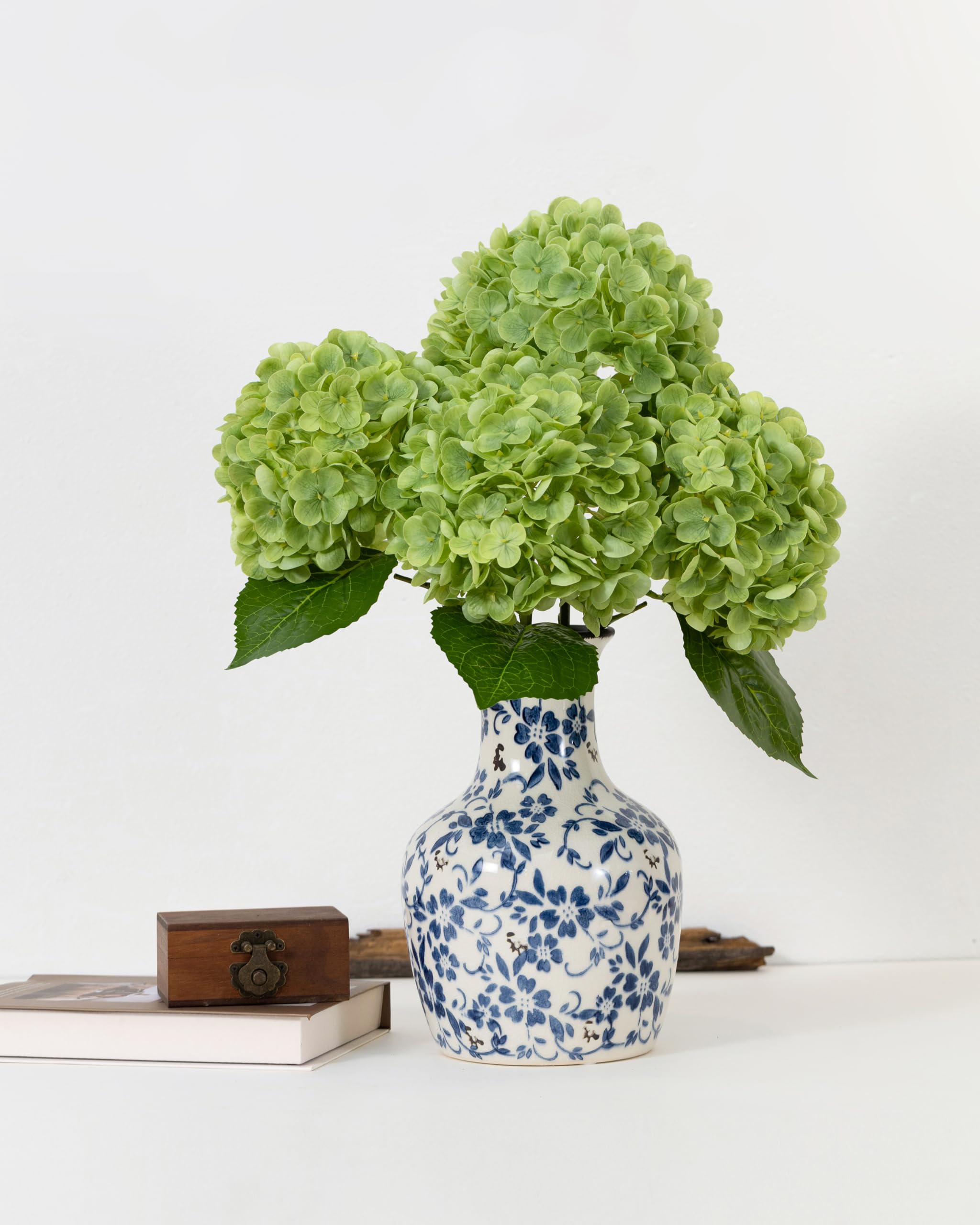 DuHouse hydrangea centerpiece arrangement suitable for weddings and events.