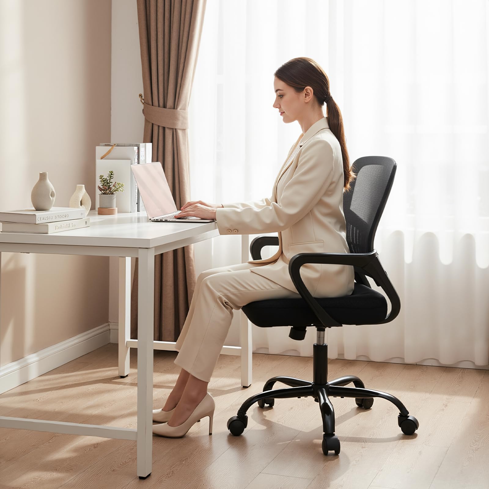 DUMOS chair height adjustment range shown for different users