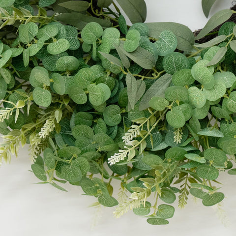 Easy‑care wreath that wipes clean for quick refresh.