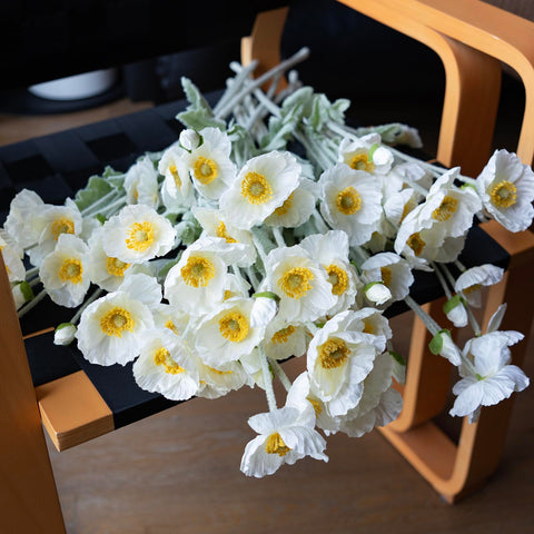 DUYONE flocked finish on poppies adds tactile texture for realism