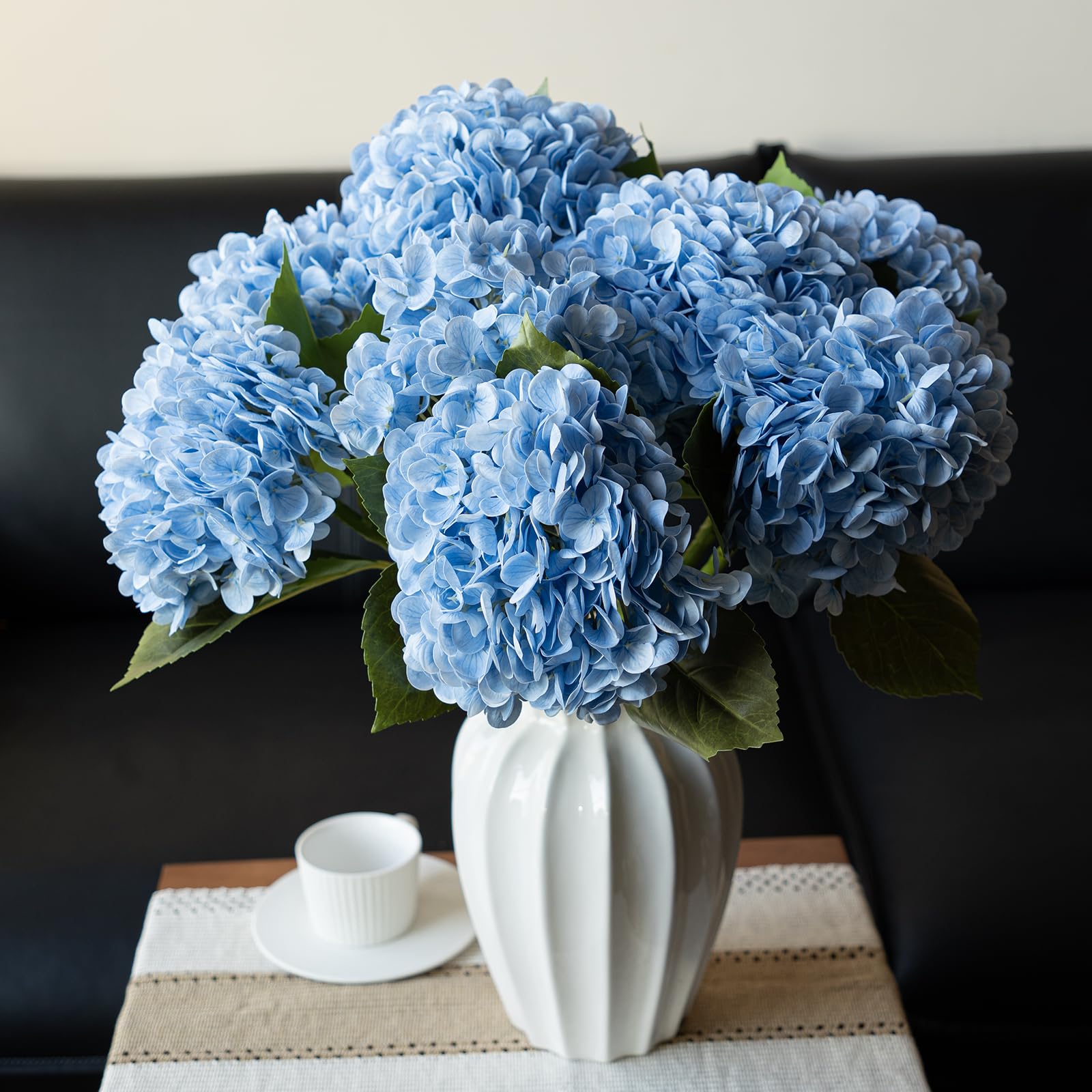 DUYONE hydrangea bouquet dining-room decor with lifelike petals.