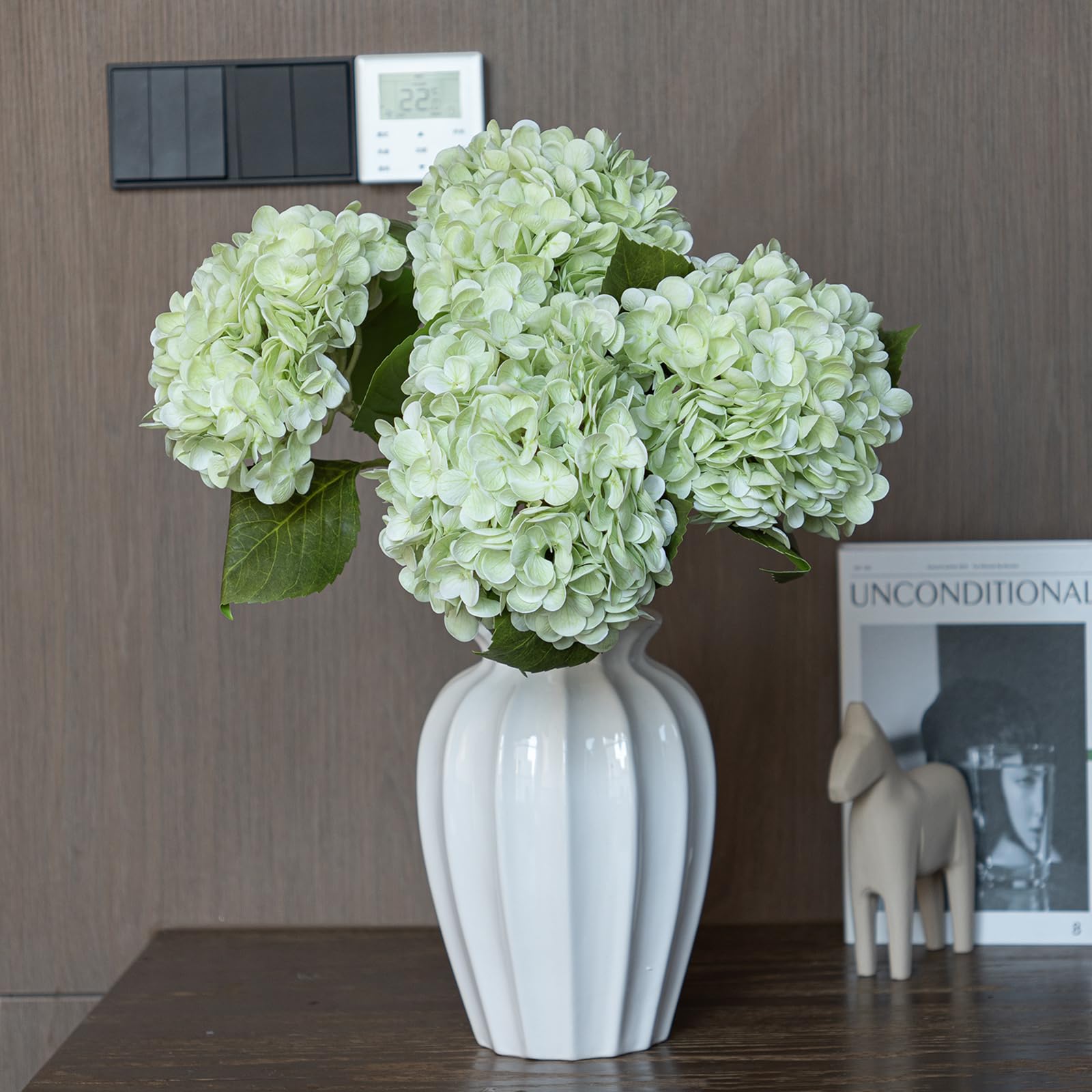 DUYONE hydrangea bouquet closeup petals showing texture