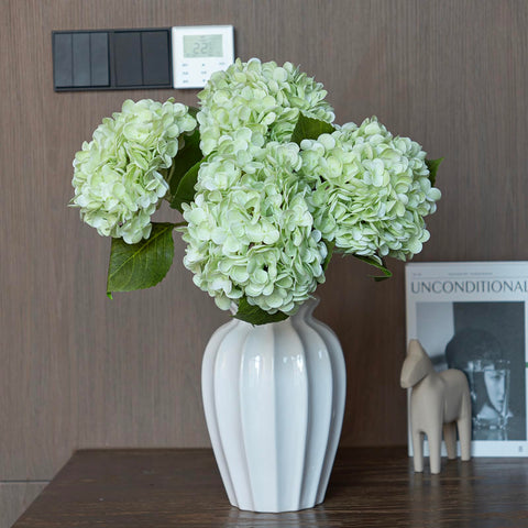 DUYONE hydrangea bouquet closeup petals showing texture