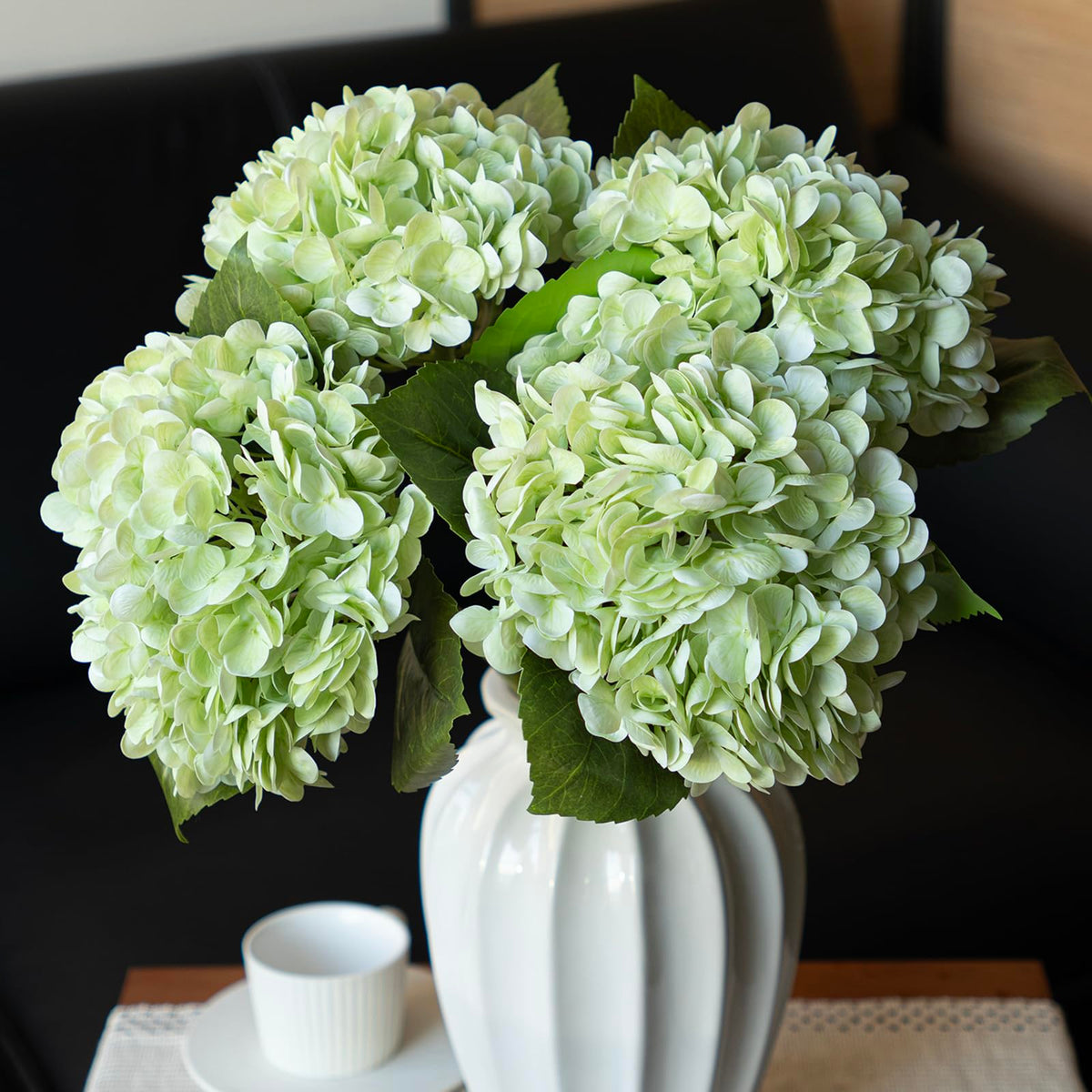 DUYONE hydrangea bouquet front view with lush petals