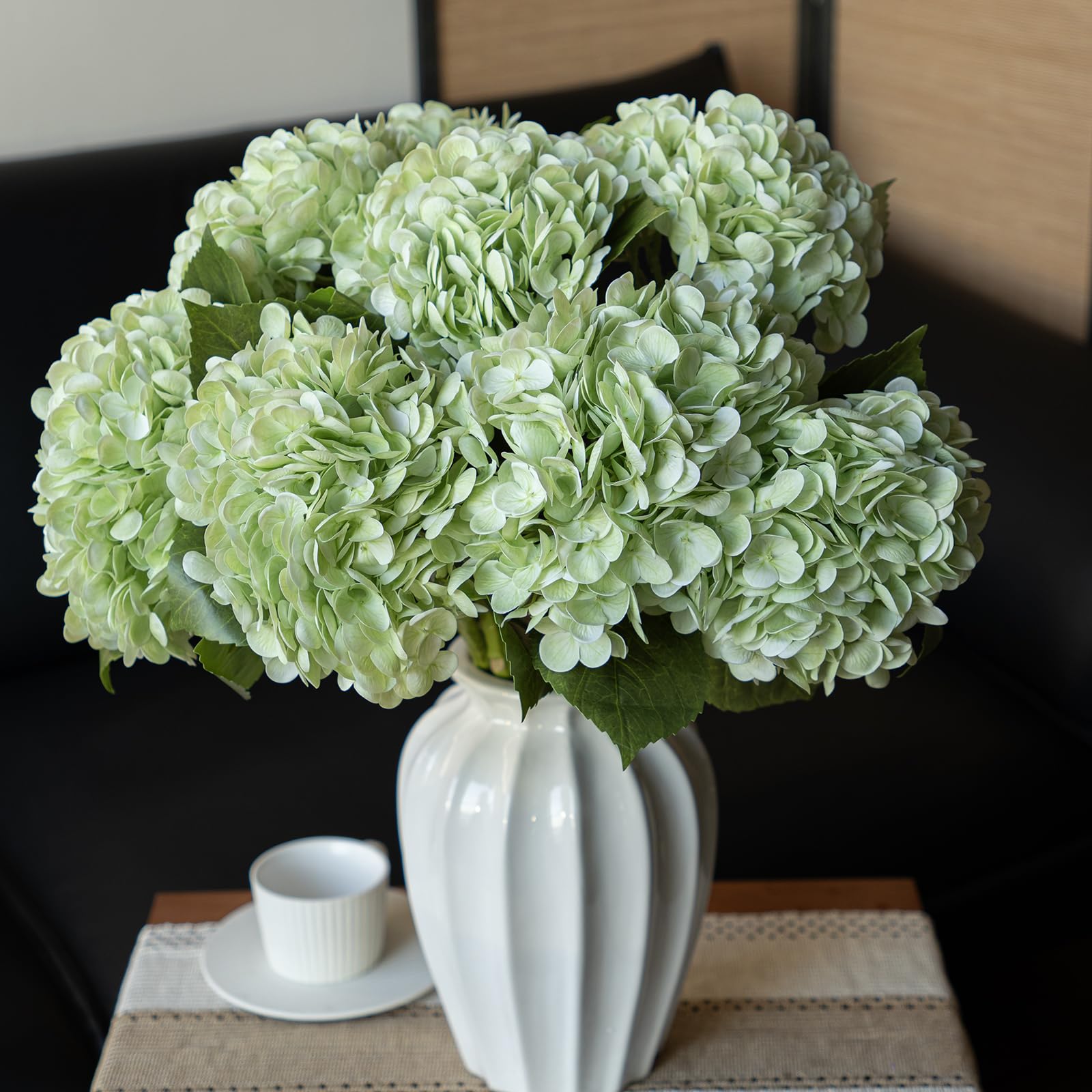 DUYONE hydrangea bouquet leaves and 196 petals for fullness