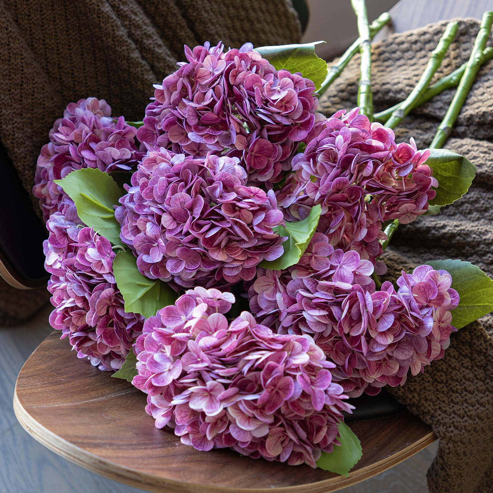 DUYONE outdoor-friendly hydrangea can be placed outside for decorative displays
