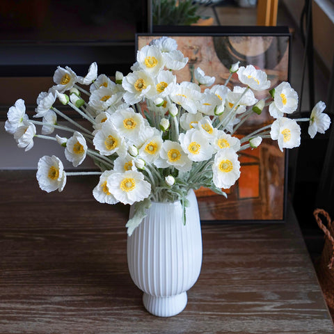 DUYONE silk poppies in a glass vase for versatile decor in events