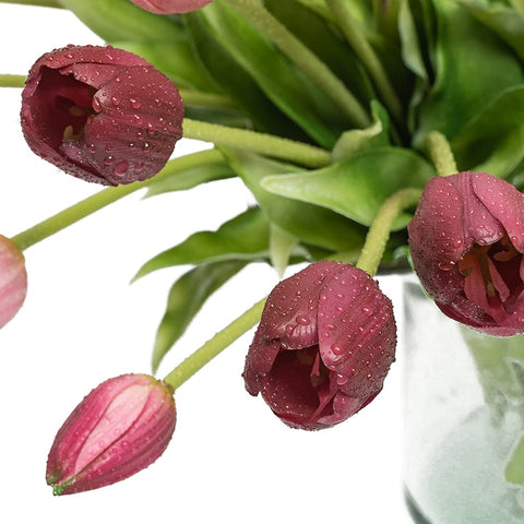 Dining table centerpiece featuring DUYONE tulips for year-round charm