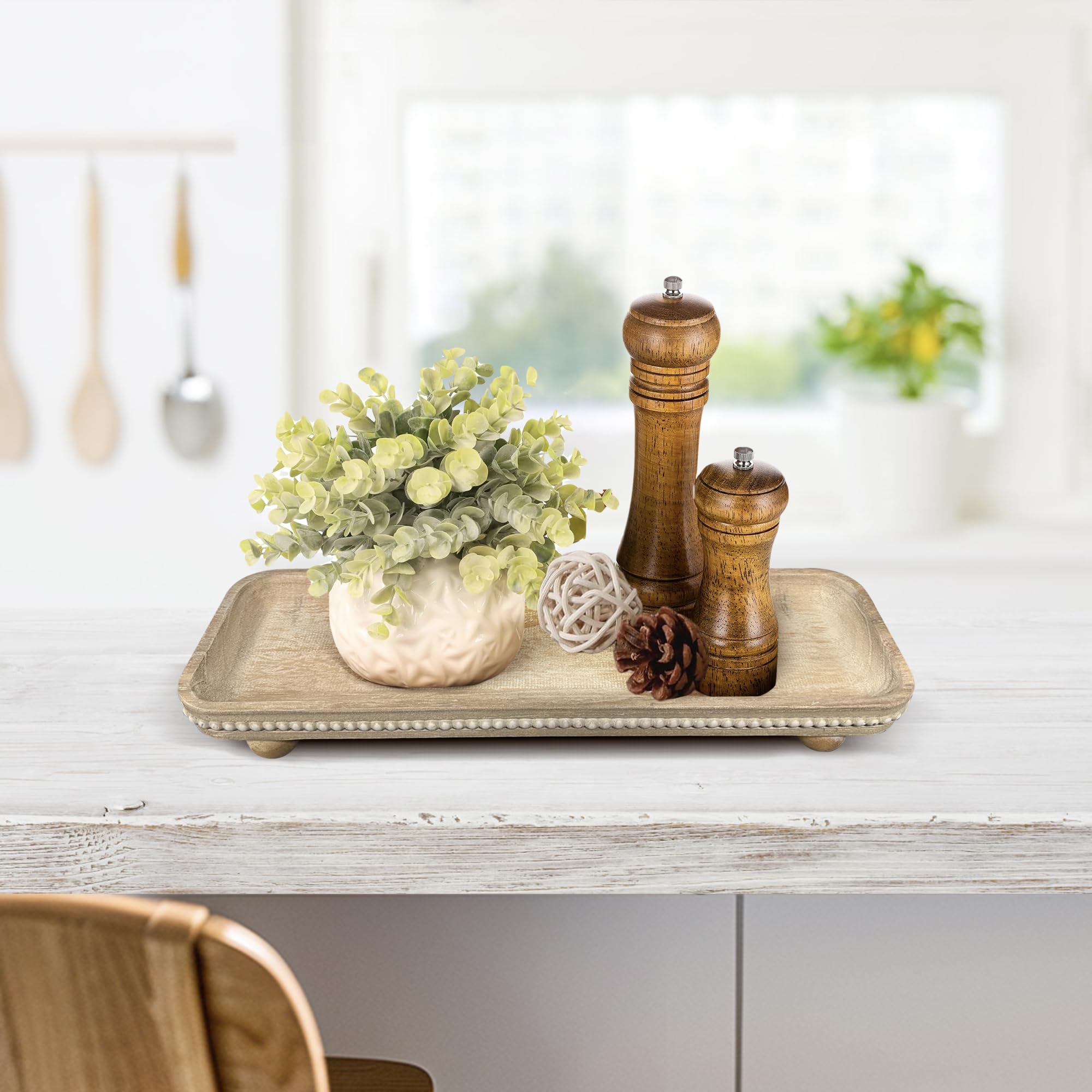Dwellington tray close-up wood grain highlights natural warmth and lightweight feel.