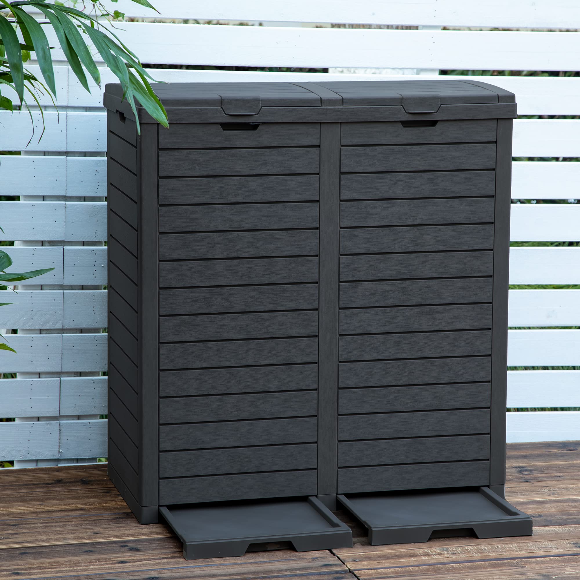 DWVO dual lid design provides quick access to bag changes