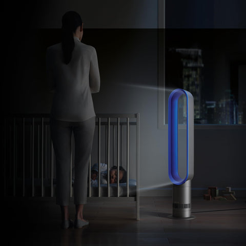 Dyson AM07 ambient airflow illustrating smooth, uninterrupted cooling across a room.