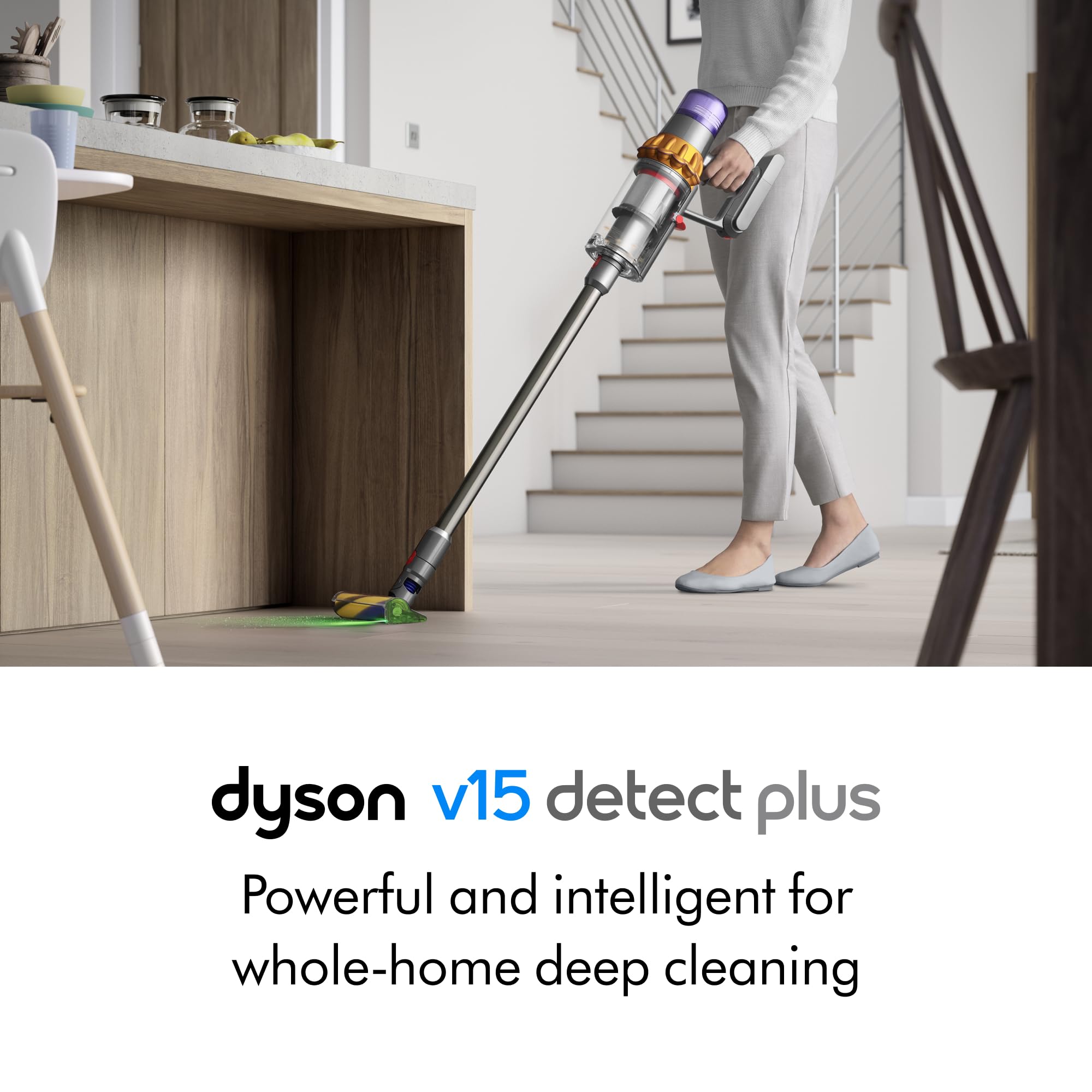 Dyson V15 Detect Plus Digital Motorbar cleaner head deeply cleans carpets and floors.