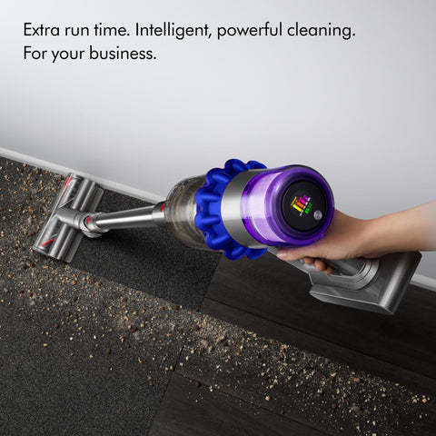 Dyson V15 Detect Pro LCD screen displaying debris and status during cleaning.