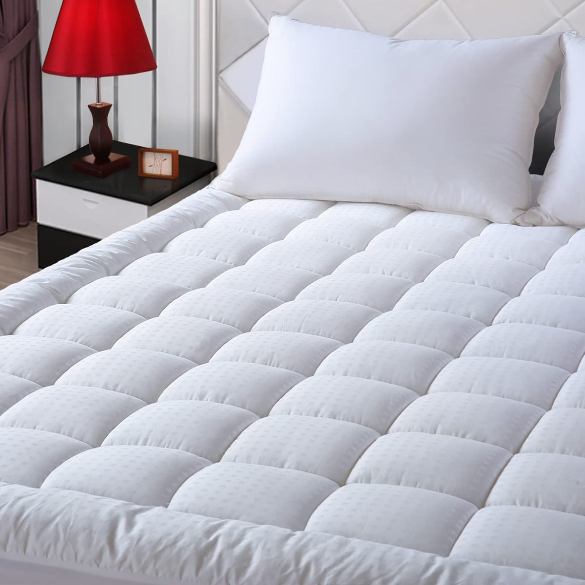 EASELAND OlympicQueen mattress pad top view showing plush fit on the bed