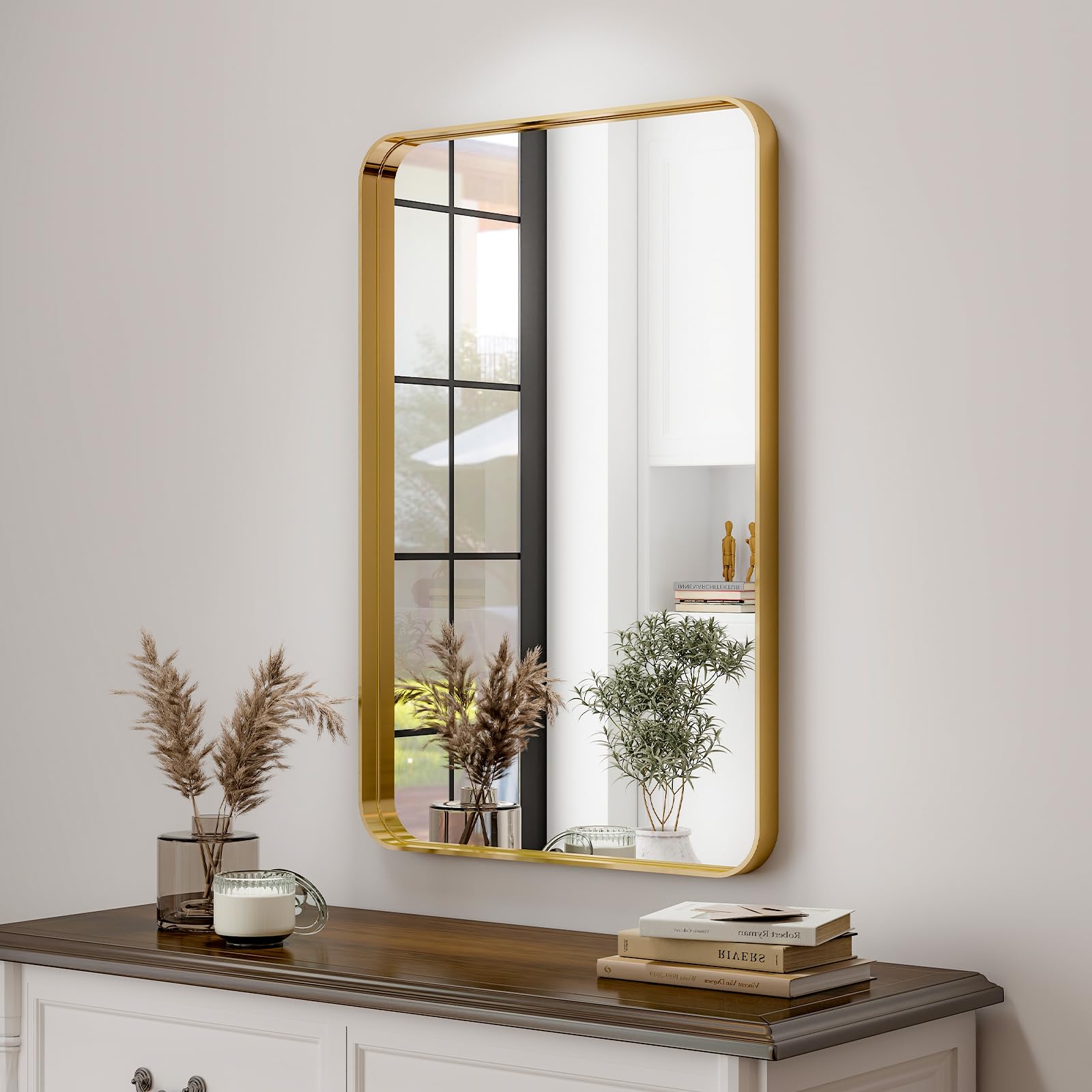 Easly protective packaging keeps the mirror pristine from factory to doorstep.