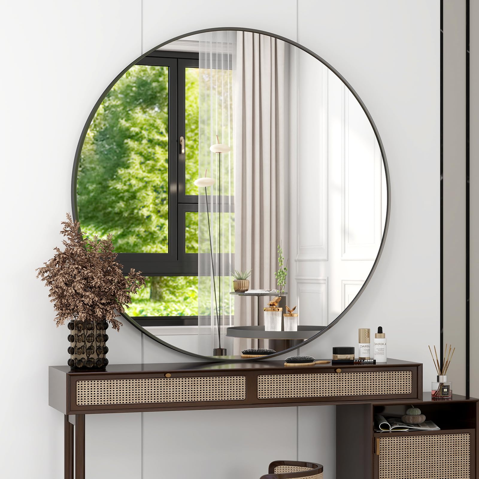 Easly wall-mounted round mirror showcases distortion-free reflections in modern spaces.