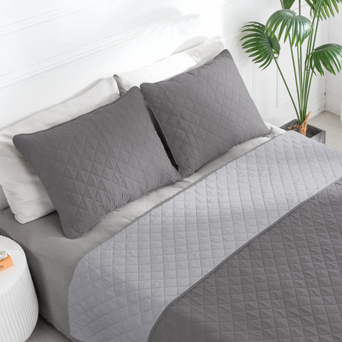 Easy-Going full/queen quilt displays geometric pattern for enhanced decor.