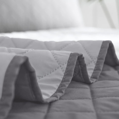 Easy-Going close-up shows stain and water resistance.