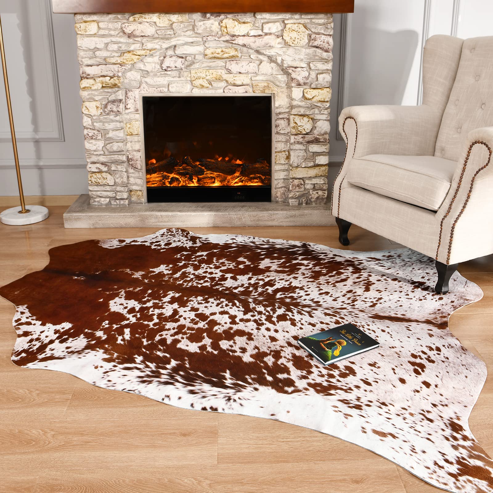 Easycozy rug cleaning demo shows easy vacuuming and stain removal.