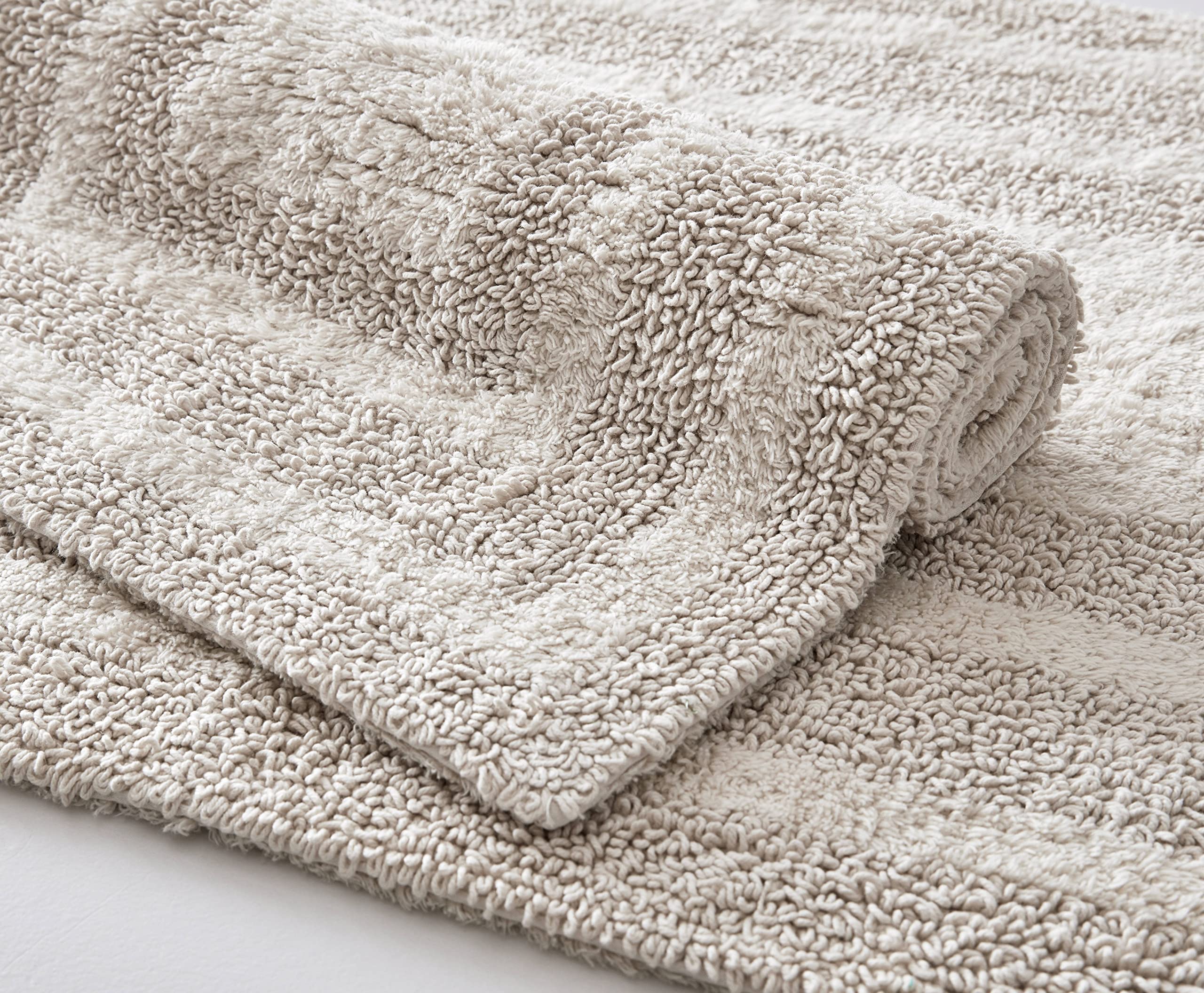 Eddie Bauer Logan Beige rug ideal for quick-dry, post-shower routines