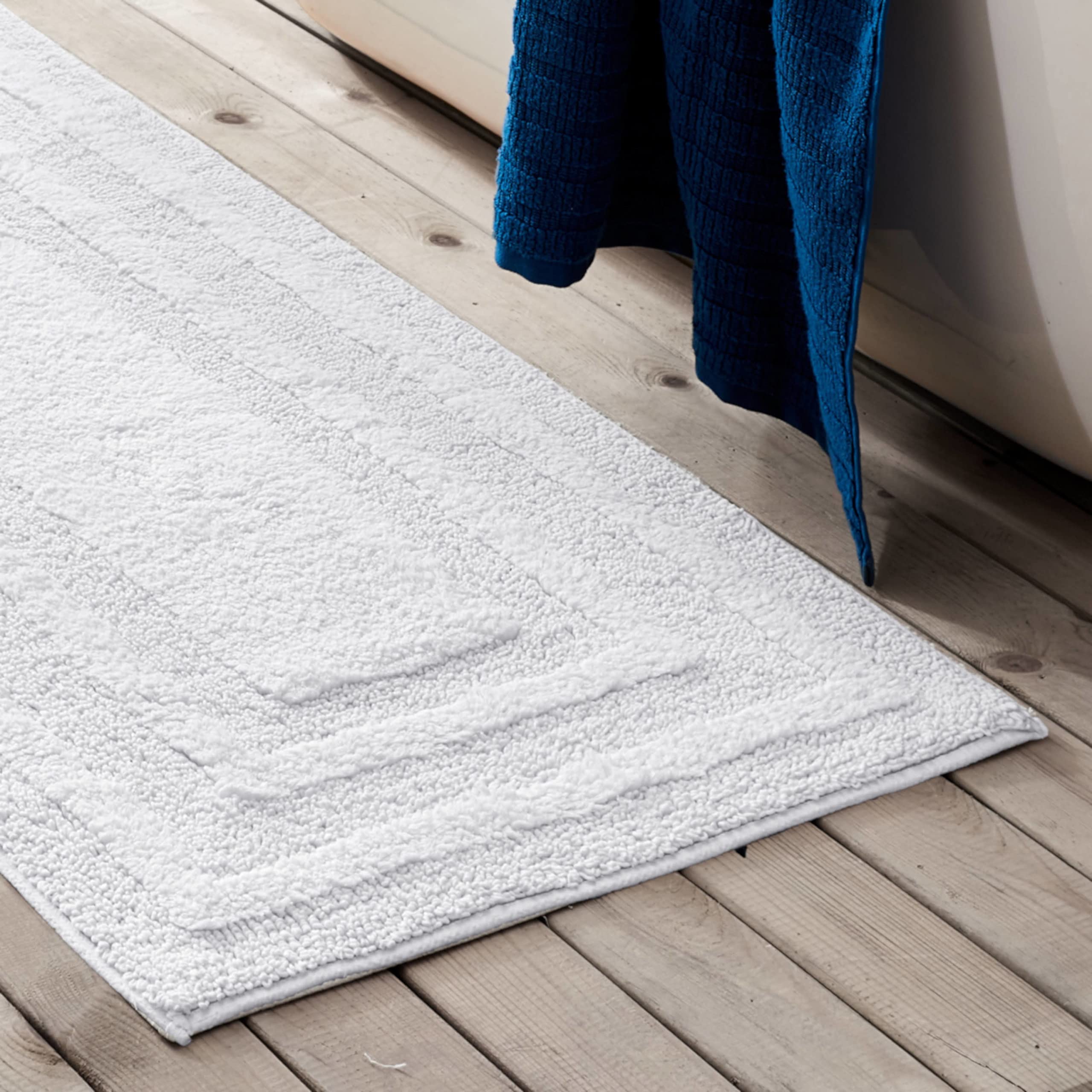 Non skid backing helps the rug stay in place on slick bathroom floors.