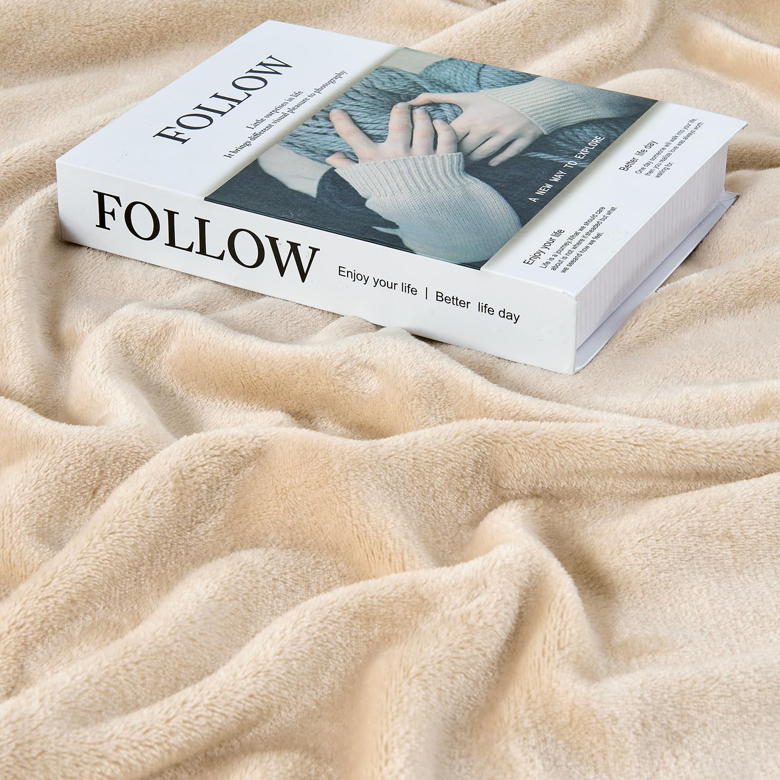 Edenleaf soft-skin-friendly flannel blanket feels plush and cozy.