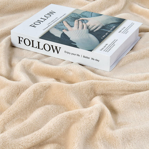 Edenleaf soft-skin-friendly flannel blanket feels plush and cozy.