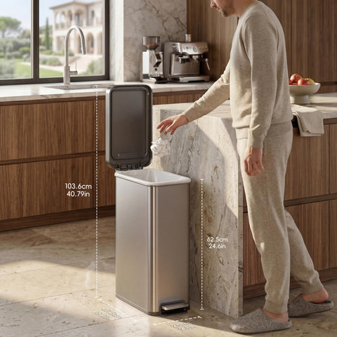 EKO Hudson Slim 50L fingerprint-resistant stainless steel keeps surfaces clean.