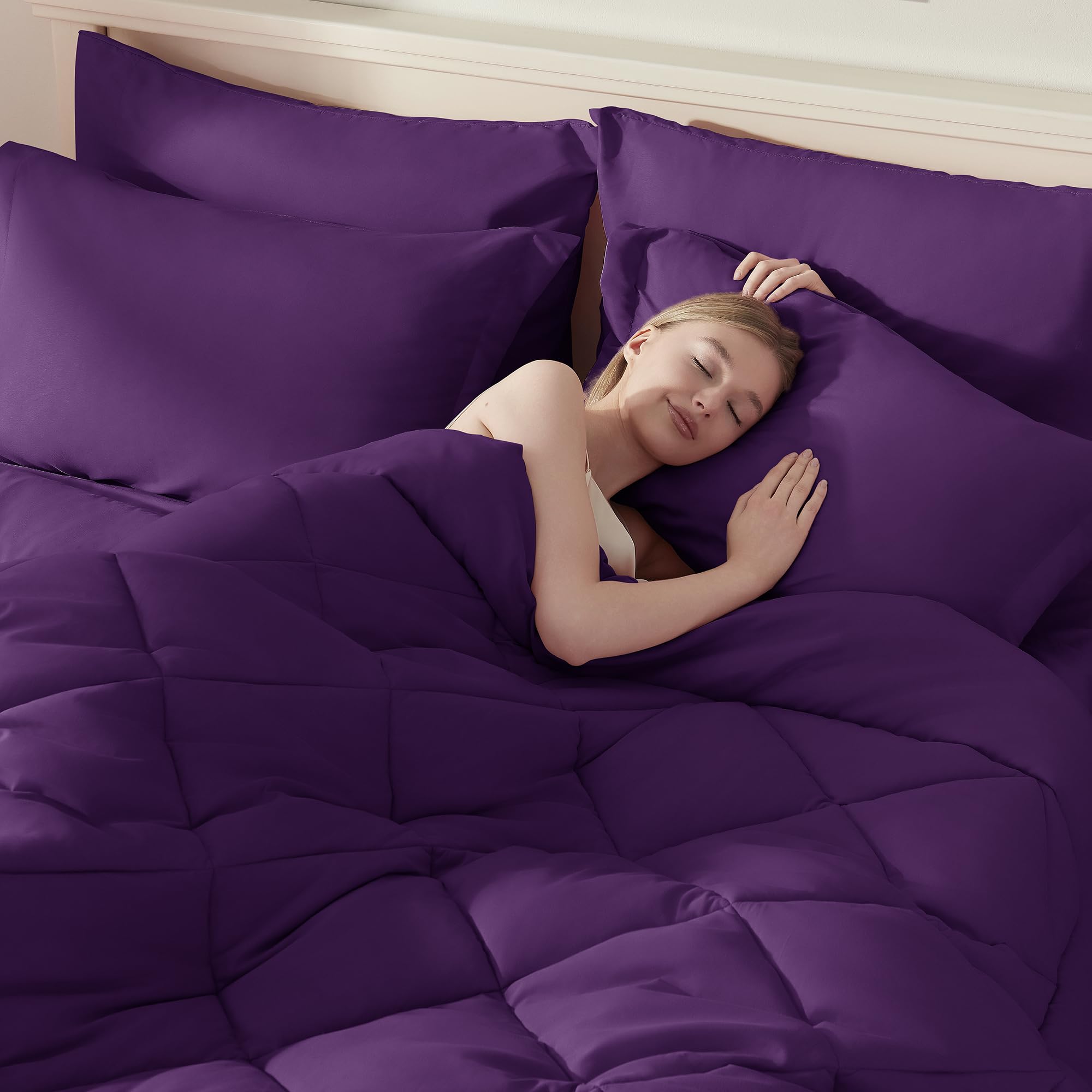 ELNIDO QUEEN Pillow Shams 20x26 complete the bed look.