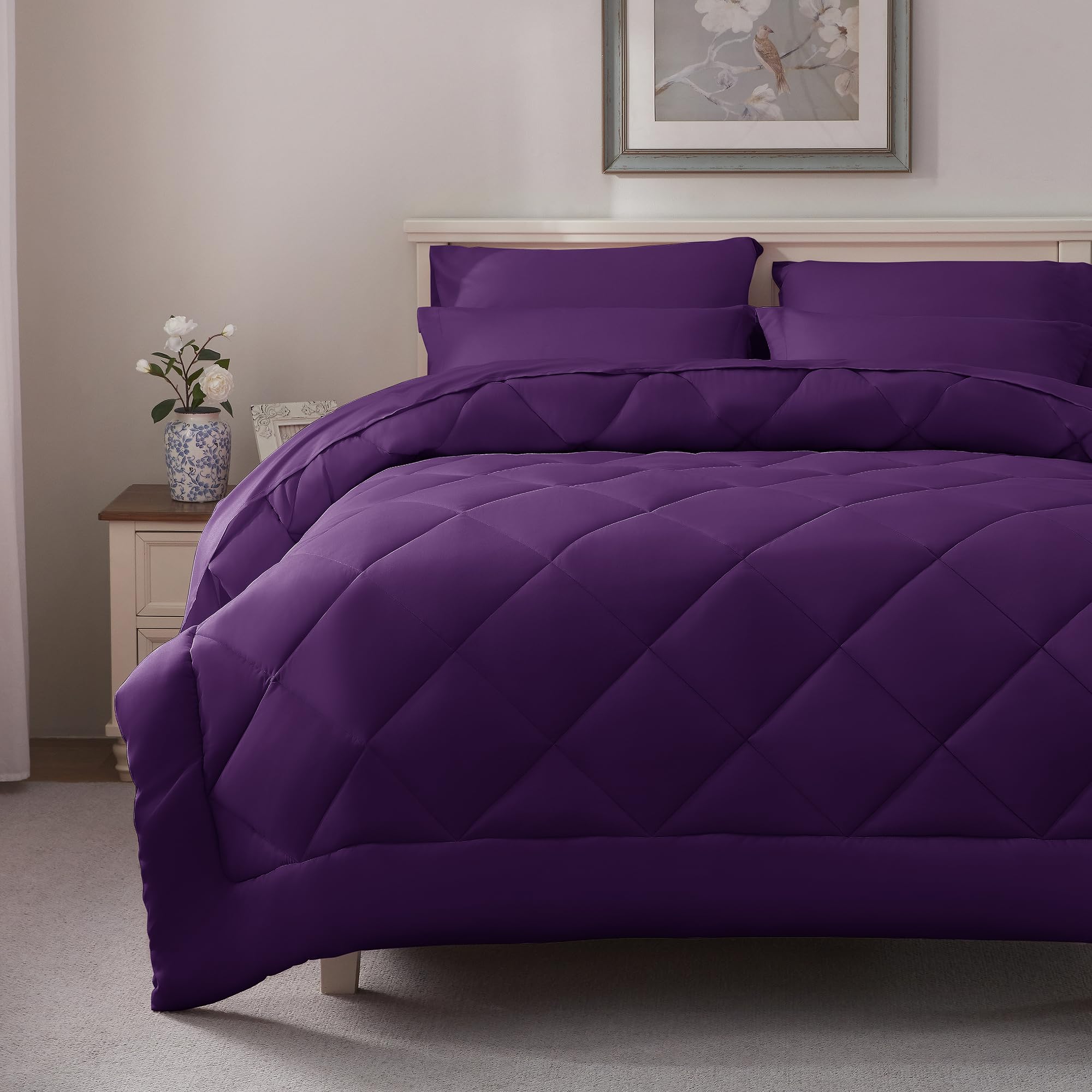 ELNIDO QUEEN Purple Comforter stitching closeup highlights durable construction.