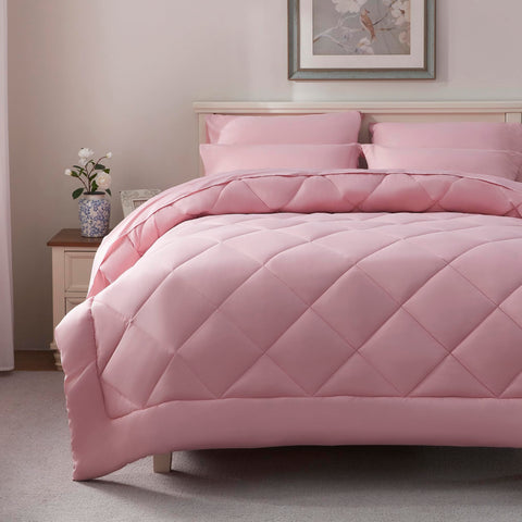 ELNIDO QUEEN on-bed display shows all-season cozy comfort.