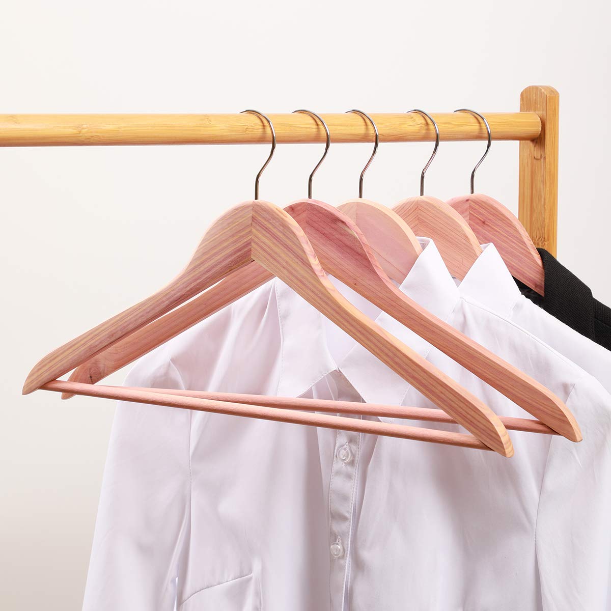 ELONG HOME cedar hangers with 360-degree swivel hook for easy closet access.