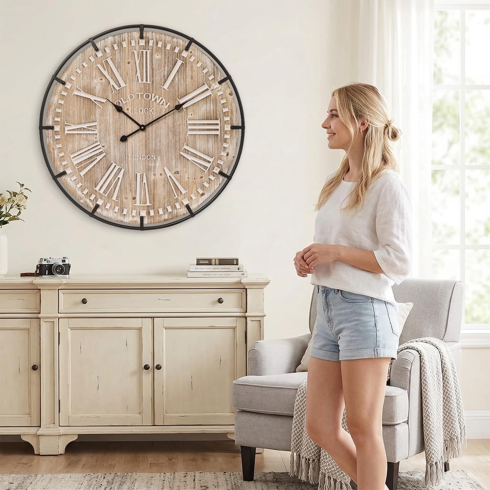 EMAX HOME battery-operated clock without cords for flexible placement