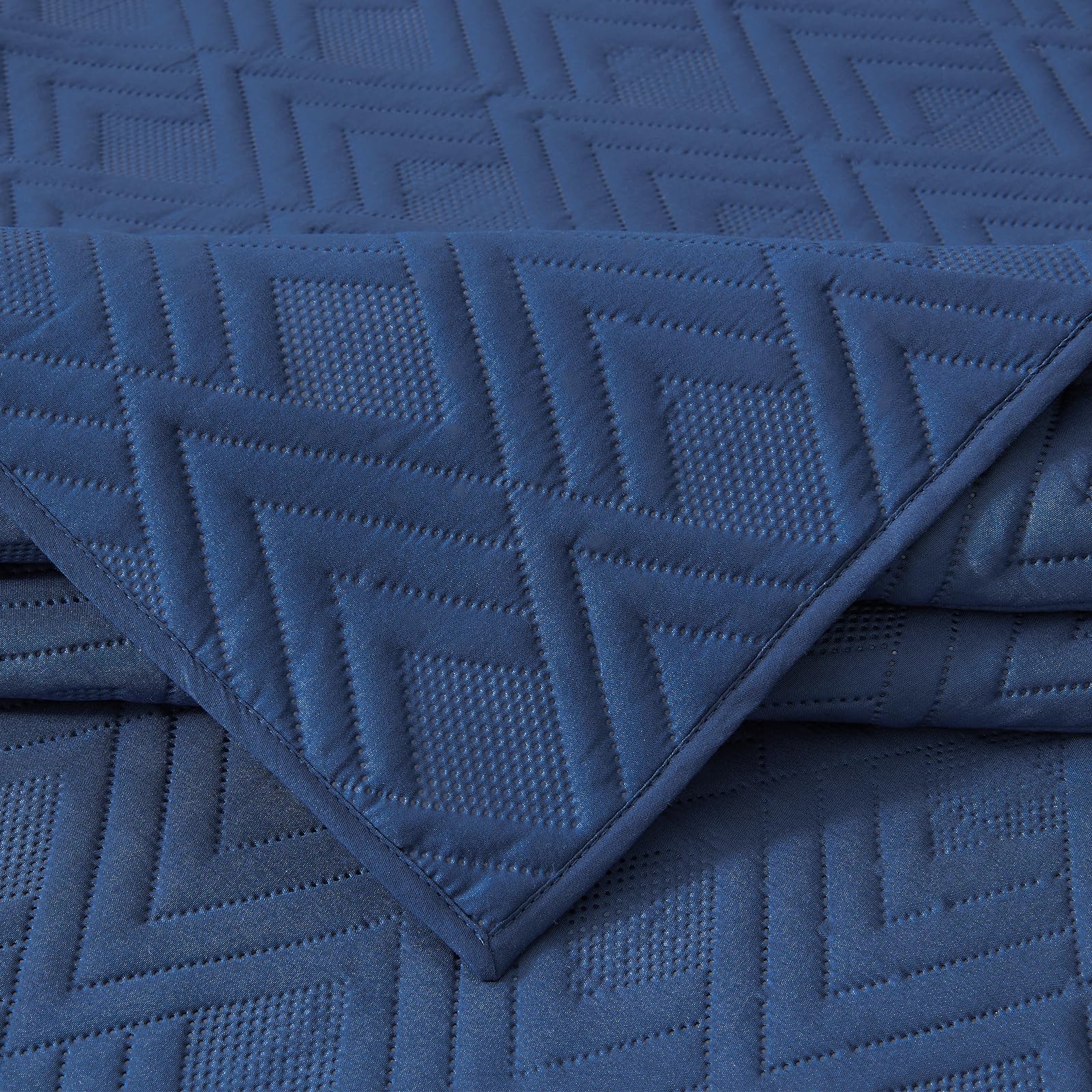 EMME Quilts queen size measures 90 by 90 inches for a clean fit.