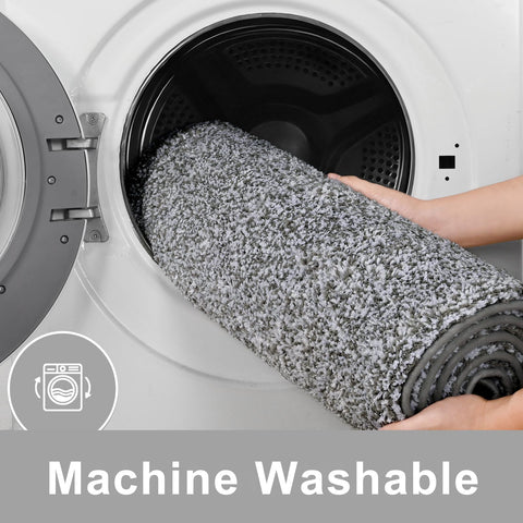 Enqinar machine-washable bath mat stays soft after multiple washes.