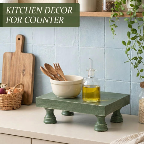 EOSAHR cake stand highlights cupcakes with a green wooden pedestal