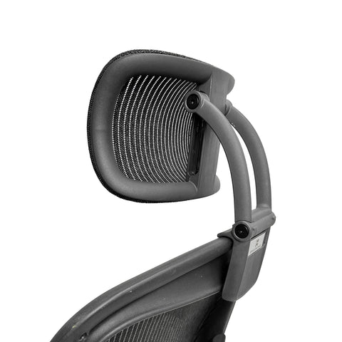 ERGOKING hinge design keeps the headrest firmly in place.