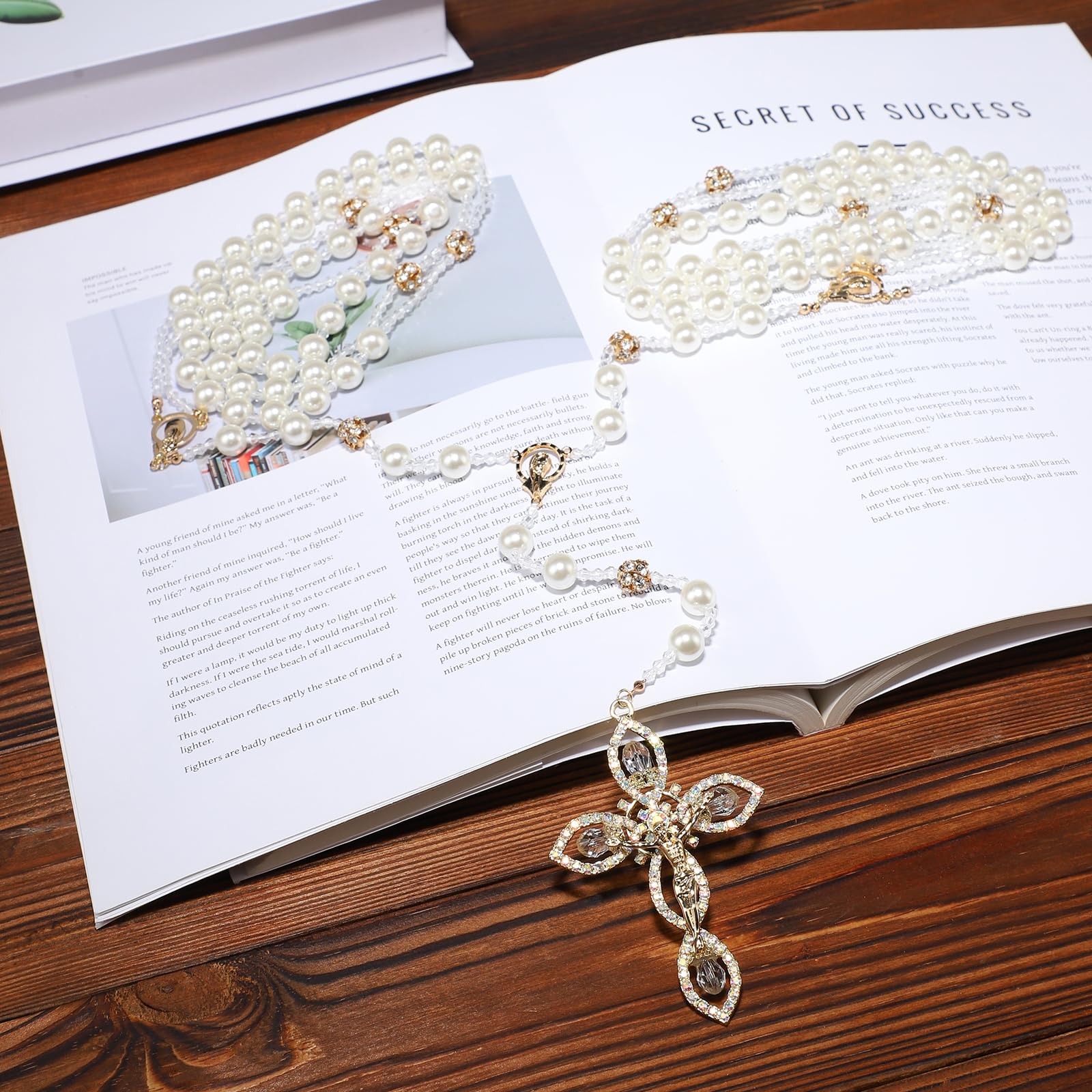 ESNOY double heart jewelry piece adds elegant focal point
