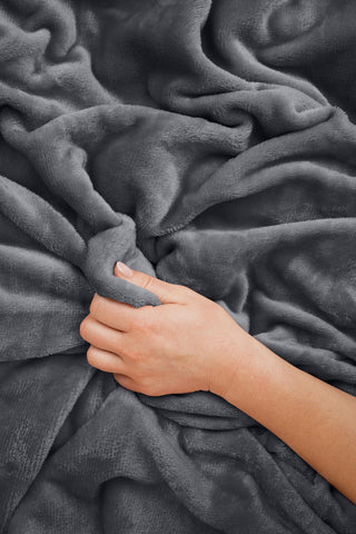 EverSnug hand luggage sleeve attachment helps easy suitcase on-the-go