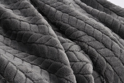 EverSnug luggage sleeve attachment keeps the blanket secure.