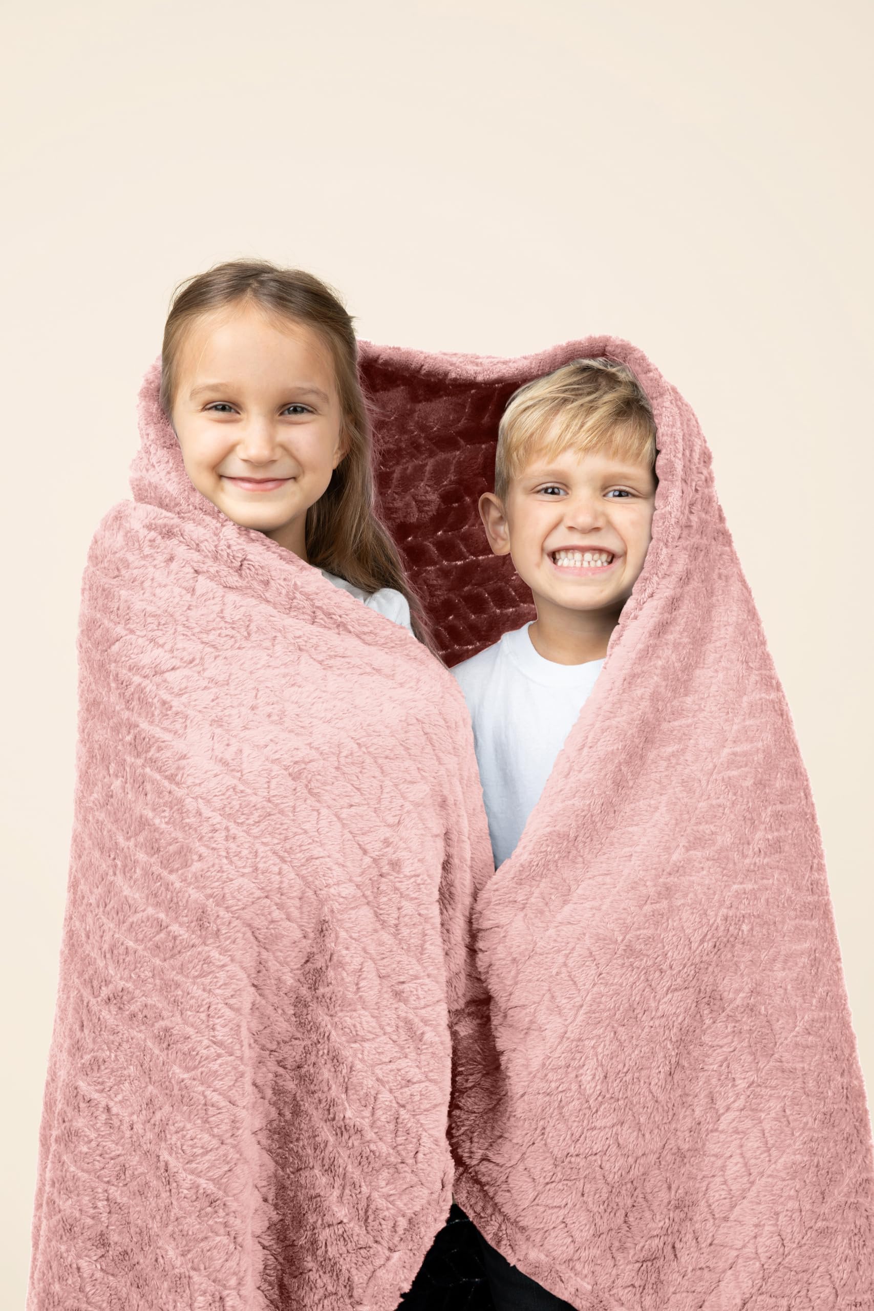 EverSnug backpack clip secures the blanket to bags on the go.