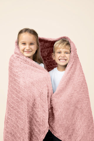 EverSnug backpack clip secures the blanket to bags on the go.