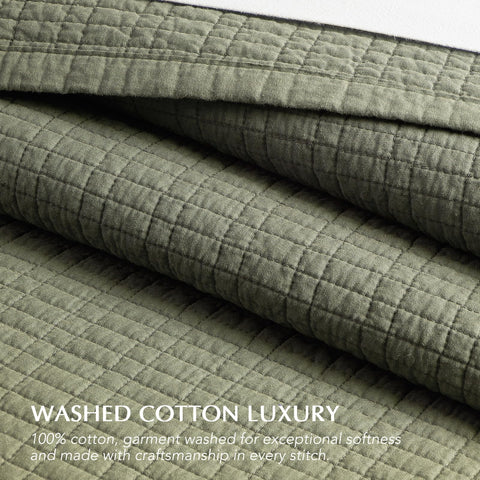 EverGrace pre-washed finish adds inviting softness to the quilt.
