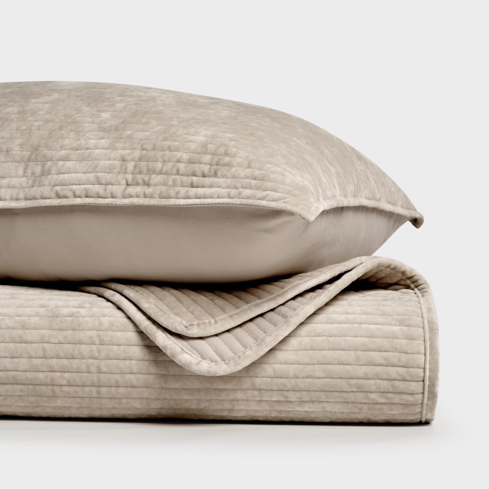 EverGrace Velvet Quilt King, elevates bedroom ambiance with luxurious drape