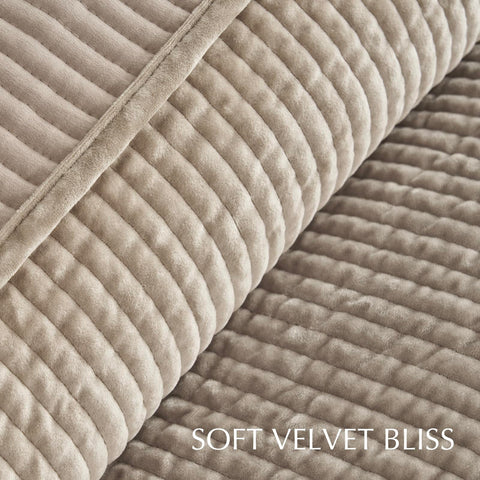 EverGrace Velvet Quilt King, machine washable and durable for long-lasting softness