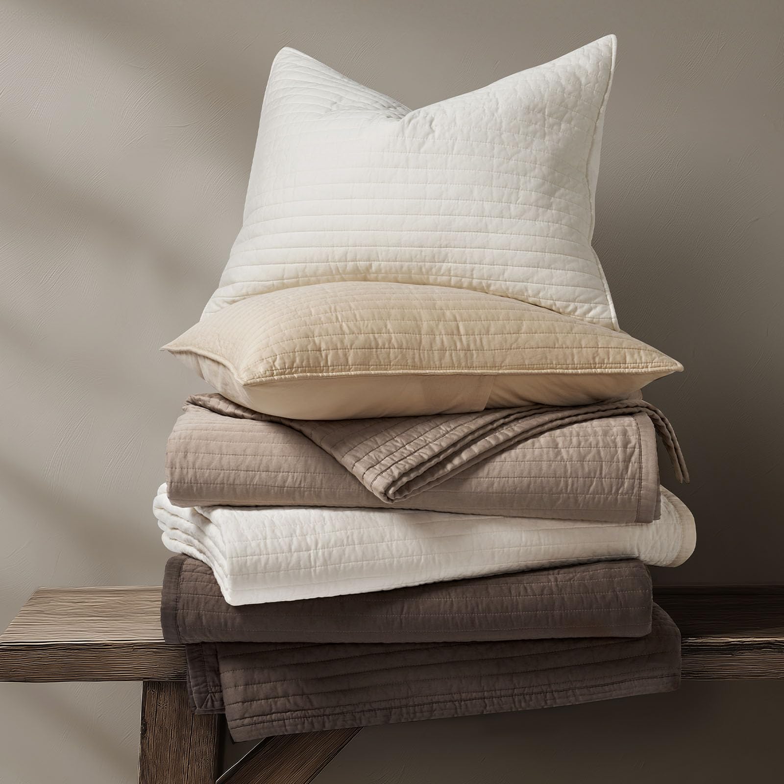 EVERGRACEHOME all-season breathable bedding for year-round use.